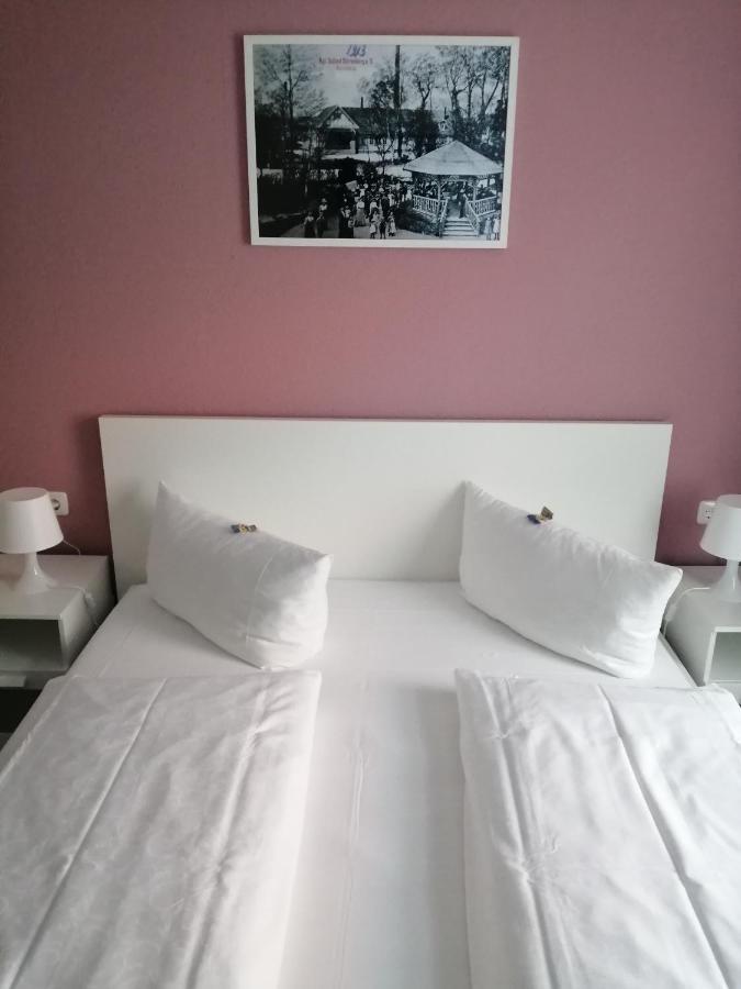 Hotel Altes Badehaus Bad Durrenberg Bagian luar foto